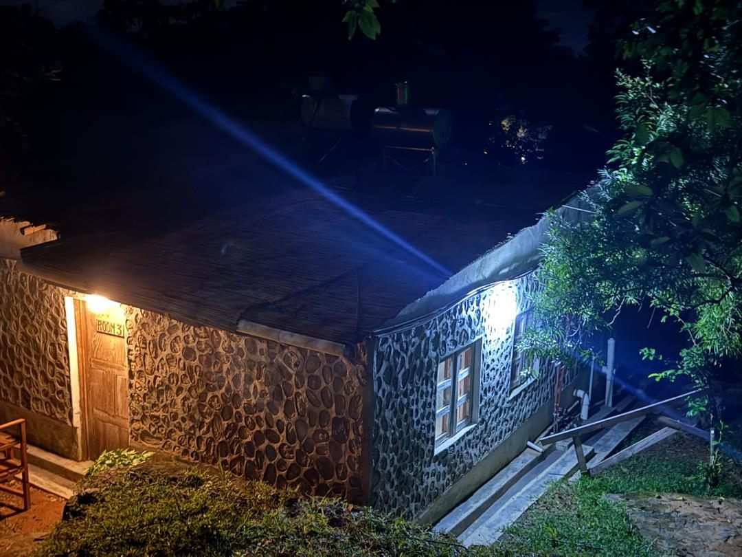 Habitación de piedra de noche
